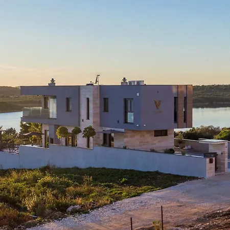 Vie In For 10 People With Heated Pool, Wellness And Cinema Villa *
