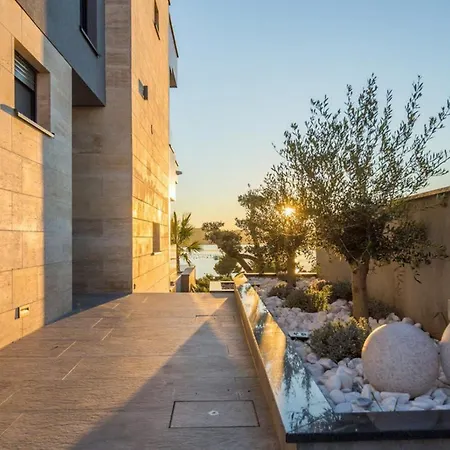 Vie In For 10 People With Heated Pool, Wellness And Cinema Medulin