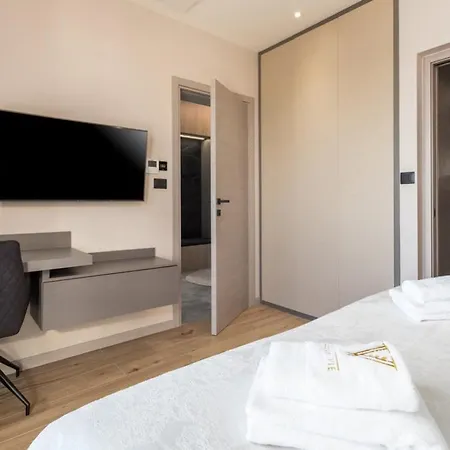 Vie In For 10 People With Heated Pool, Wellness And Cinema Villa Medulin