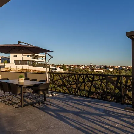 Vie In For 10 People With Heated Pool, Wellness And Cinema Villa