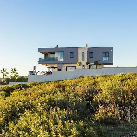 Vie In For 10 People With Heated Pool, Wellness And Cinema
