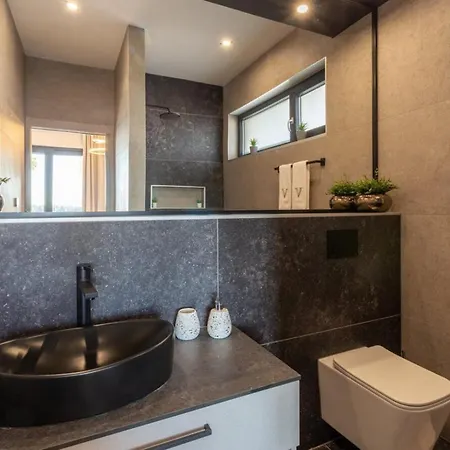 Vie In For 10 People With Heated Pool, Wellness And Cinema Villa *