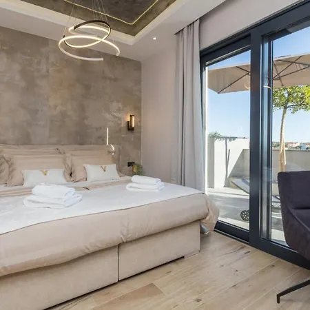 Villa Vie In For 10 People With Heated Pool, Wellness And Cinema Medulin