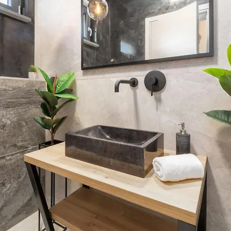 Vie In For 10 People With Heated Pool, Wellness And Cinema Villa *