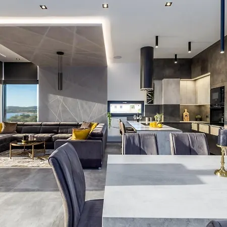 Vie In For 10 People With Heated Pool, Wellness And Cinema Villa