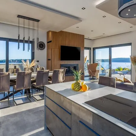 Vie In For 10 People With Heated Pool, Wellness And Cinema Villa