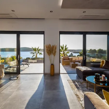 Vie In For 10 People With Heated Pool, Wellness And Cinema