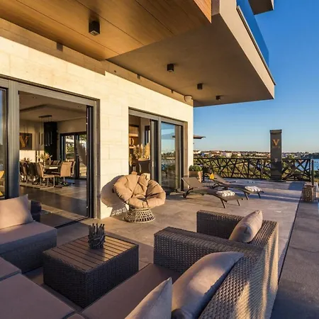 Vie In For 10 People With Heated Pool, Wellness And Cinema Villa