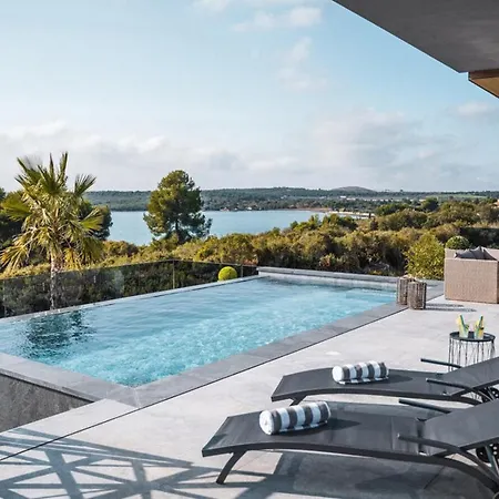 Villa Vie In For 10 People With Heated Pool, Wellness And Cinema Medulin