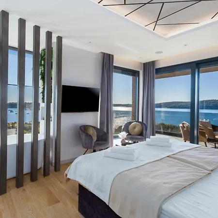 Vie In For 10 People With Heated Pool, Wellness And Cinema *