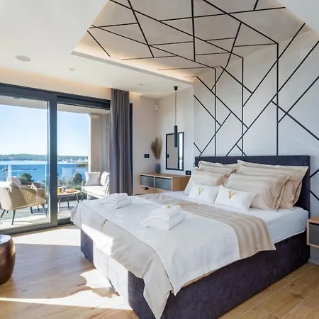 Vie In For 10 People With Heated Pool, Wellness And Cinema Medulin