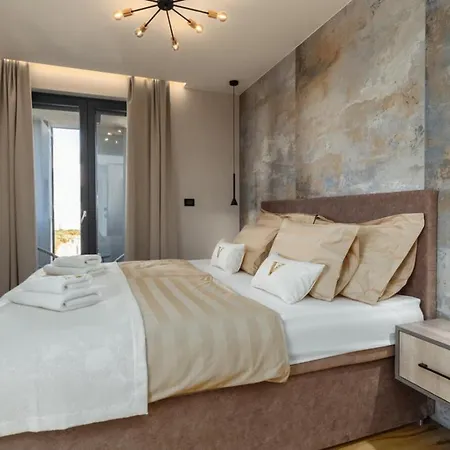Vie In For 10 People With Heated Pool, Wellness And Cinema Villa Medulin