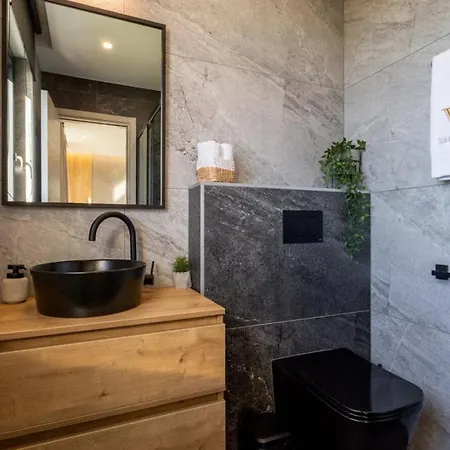 ヴィラ Vie In For 10 People With Heated Pool, Wellness And Cinema