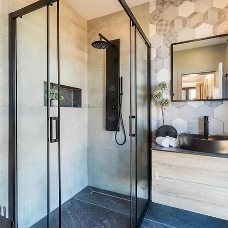 Vie In For 10 People With Heated Pool, Wellness And Cinema