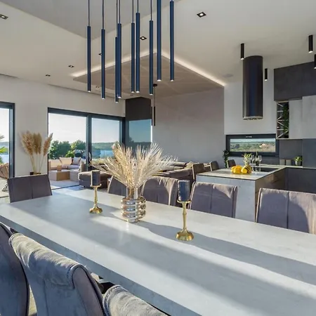 ヴィラ Vie In For 10 People With Heated Pool, Wellness And Cinema