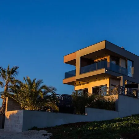 Vie In For 10 People With Heated Pool, Wellness And Cinema *