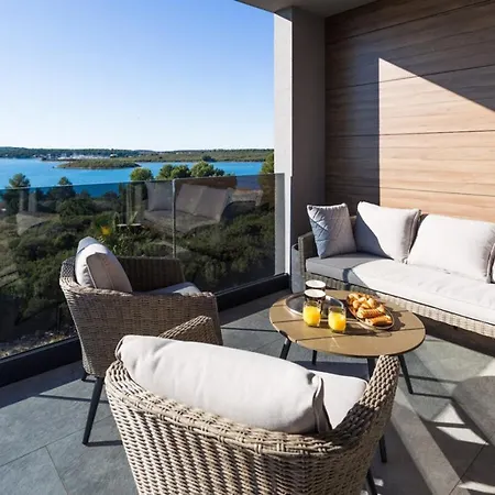 ヴィラ Vie In For 10 People With Heated Pool, Wellness And Cinema